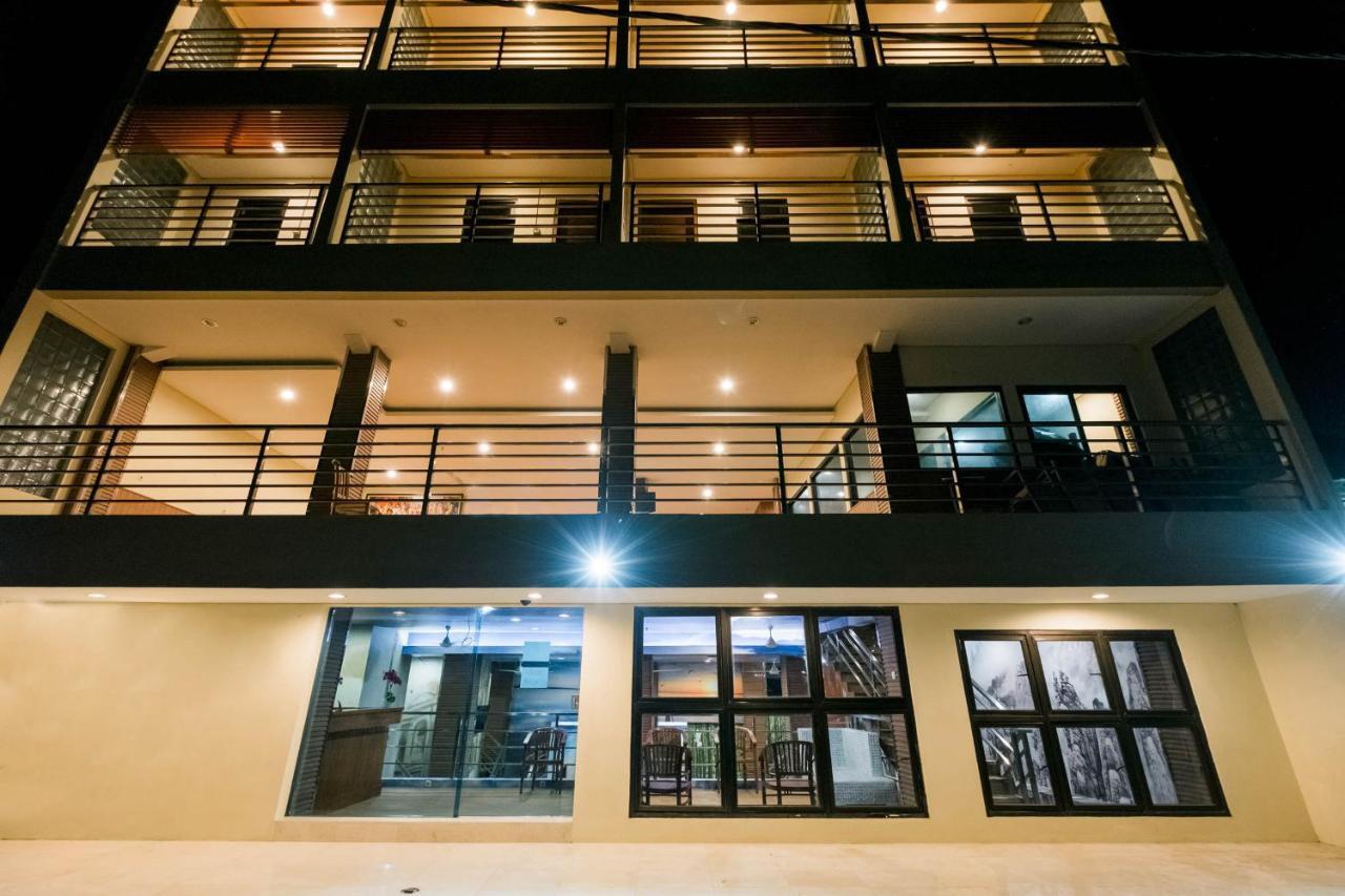 Caroline Hostel Canggu Eksteriør billede