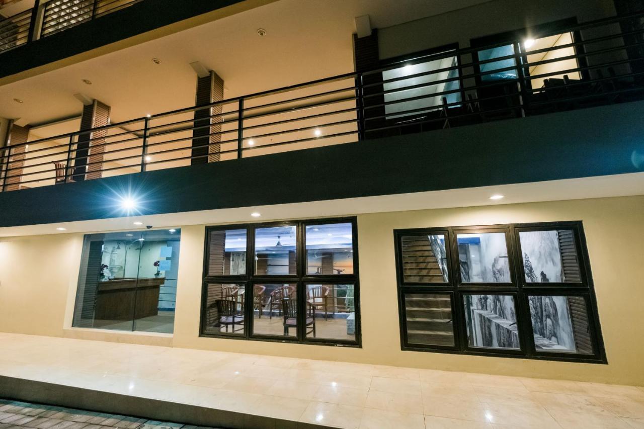 Caroline Hostel Canggu Eksteriør billede